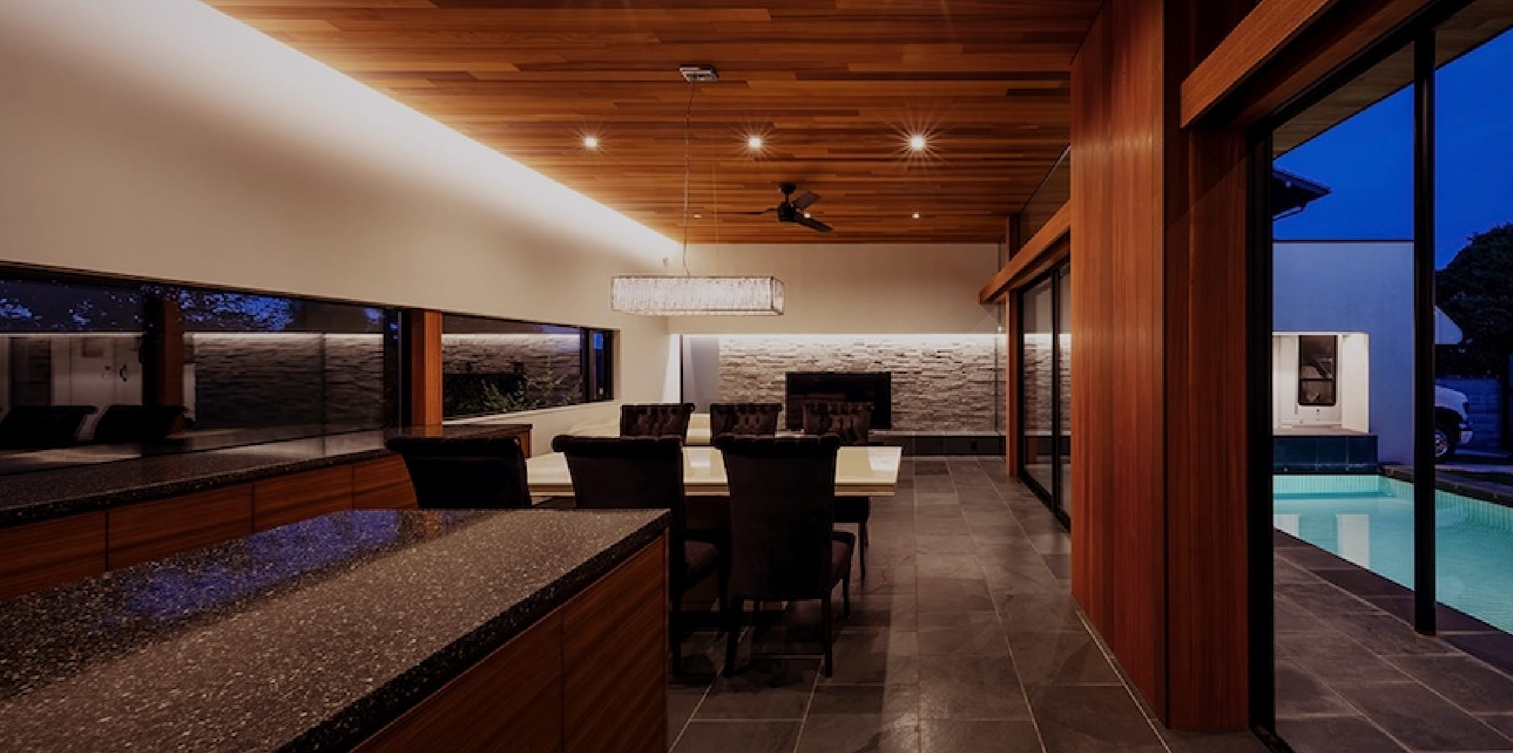 キッチンの方に向かった全体像